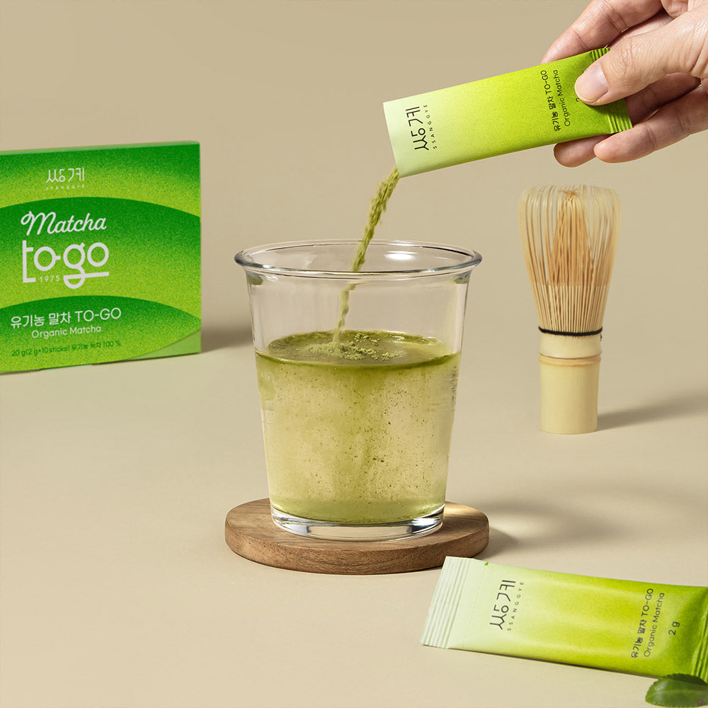 Ouverture de la boîte de sticks de matcha