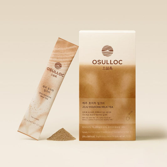 Boîte beige OSULLOC Jeju Hojicha Milk Tea et un stick de hojicha avec poudre de thé