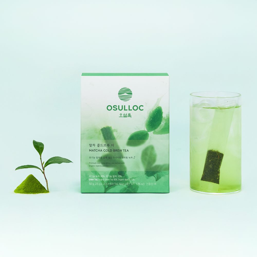 Boîte OSULLOC Matcha Cold Brew Tea, poudre de matcha et verre de thé glacé vert avec un sachet