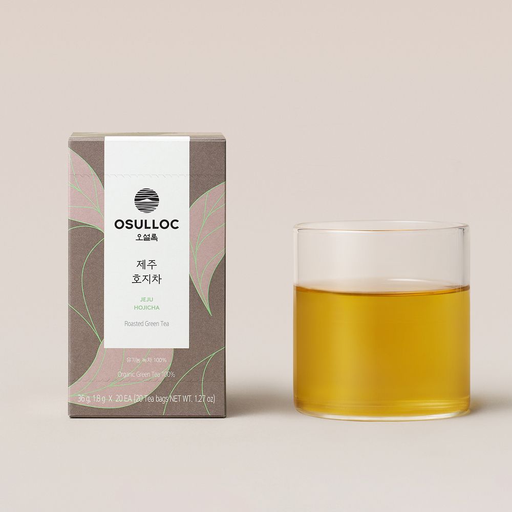 Boîte OSULLOC Jeju Hojicha et verre de thé vert torréfié doré