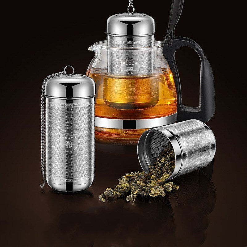 Passoire inox 316 posée sur une tasse