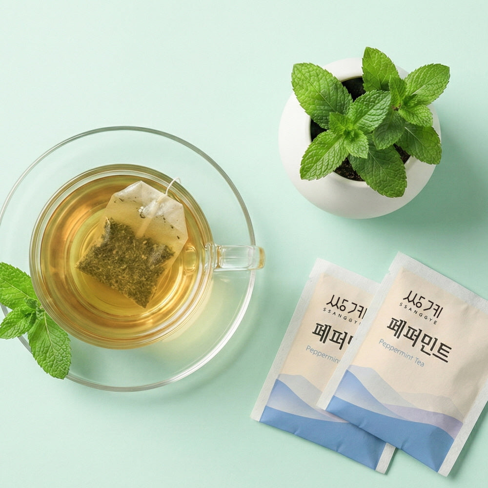 Infusion de menthe poivrée dans une tasse