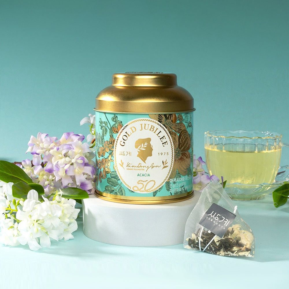 Gold Jubilee Acacia et Jasmin avec tasse et fleurs