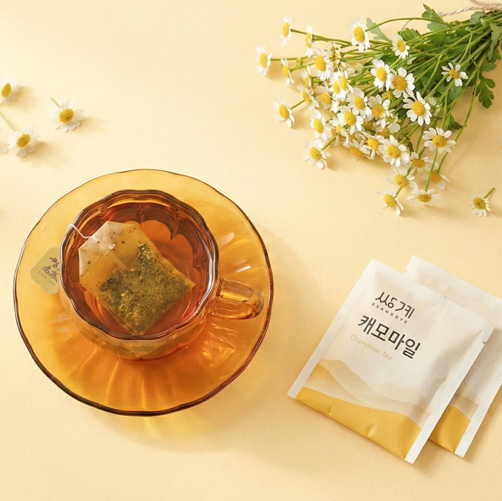 Infusion de camomille dans une tasse