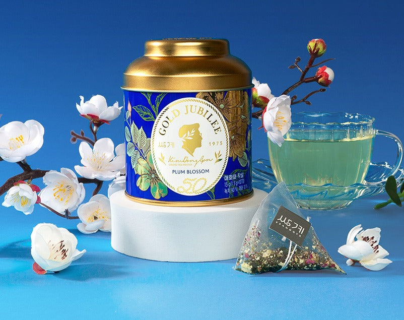 Gold Jubilee Prunier et Jakseol avec tasse et fleurs de prunier