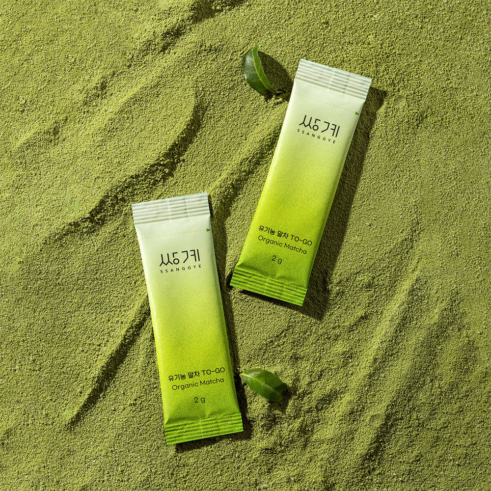Sticks de matcha sur poudre de matcha