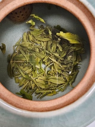 Coffret Prestige Illohyang Thé Vert d'Exception de Jeju thé dans la theiere