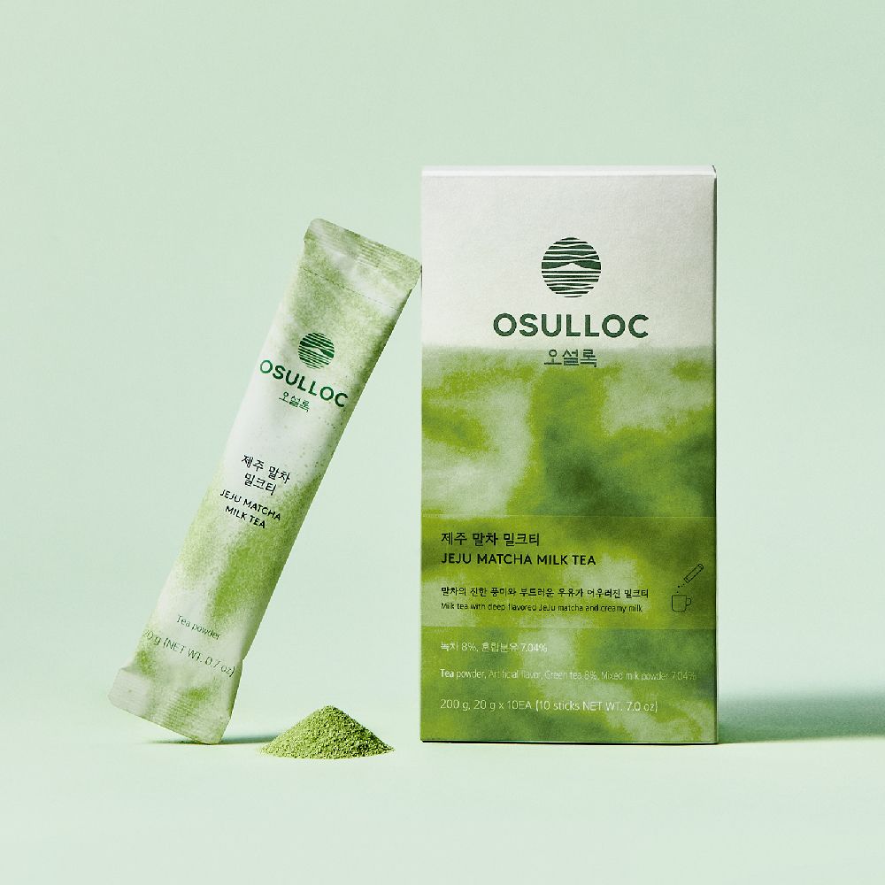 Boîte blanche et verte de OSULLOC Jeju Matcha Milk Tea 10p avec un stick, de la poudre de matcha 