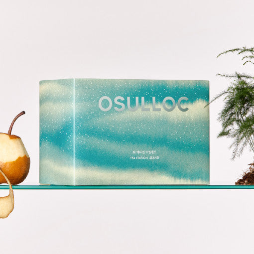 Coffret bleu OSULLOC Tea Edition Island Set avec une tasse de thé et des visuels de fruits frais.