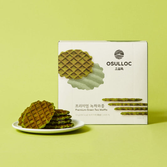 Boîte vert pâle OSULLOC Premium Green Tea Waffle avec visuel de gaufrettes croustillantes 