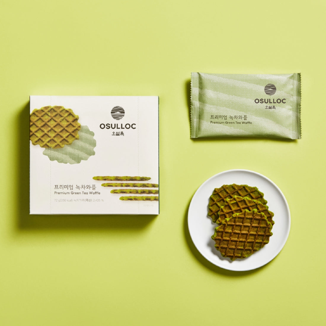 Boîte vert pâle OSULLOC Premium Green Tea Waffle avec visuel de gaufrettes croustillantes et sachet individuel.