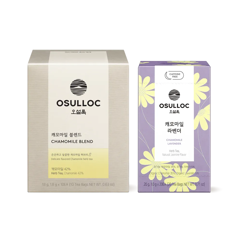 Boîte jaune d'infusion Camomille Lavande OSULLOC avec fleurs fraîches et tasse de thé.
